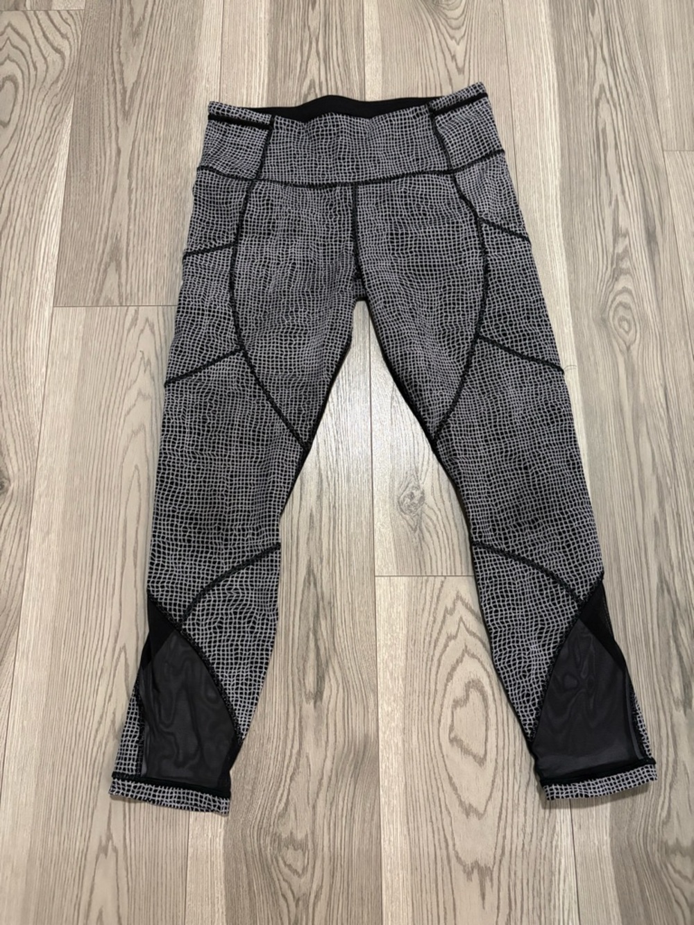 Lululemon Outrun Cropped Leggings Size 8